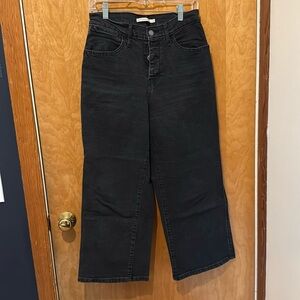 LEVI’S mile high cropped wide leg button fly black wash denim high rise waist 28